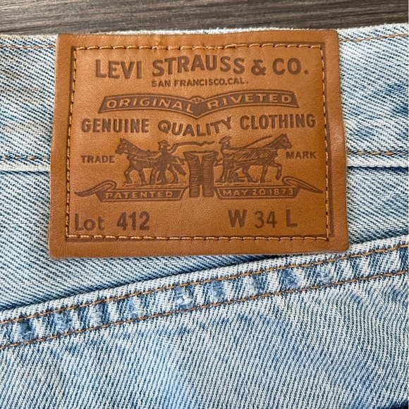 LEVI’s 412 SLIM FIT 9" Men’s Distressed Denim Shorts - Picture 9 of 12